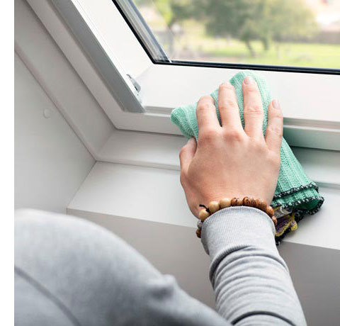 cleaning a velux window