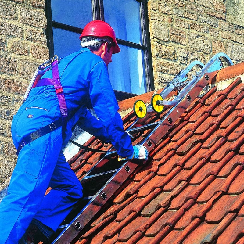 Youngman Roof Ladder with Ridge Hook for 15dg to 55dg Pitch 5.98m